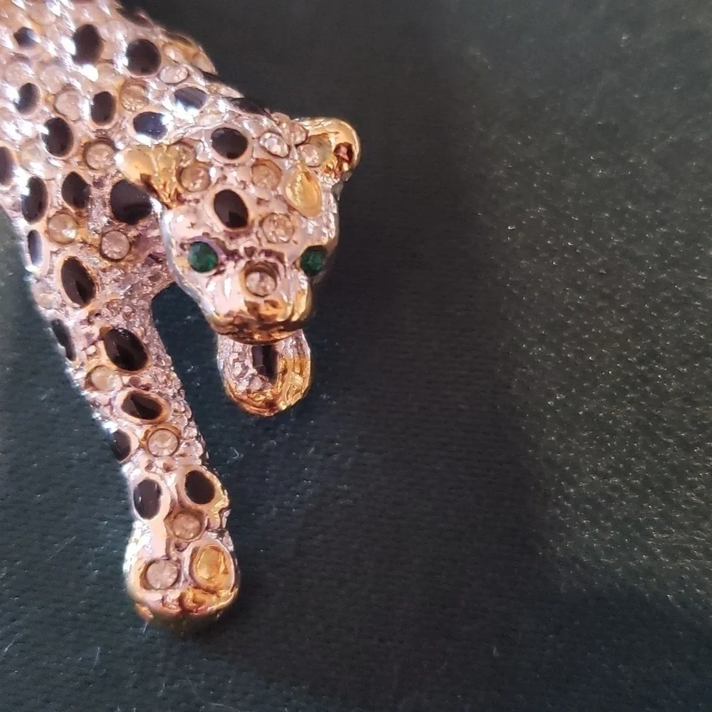 Jaguar Cat pin Vintage